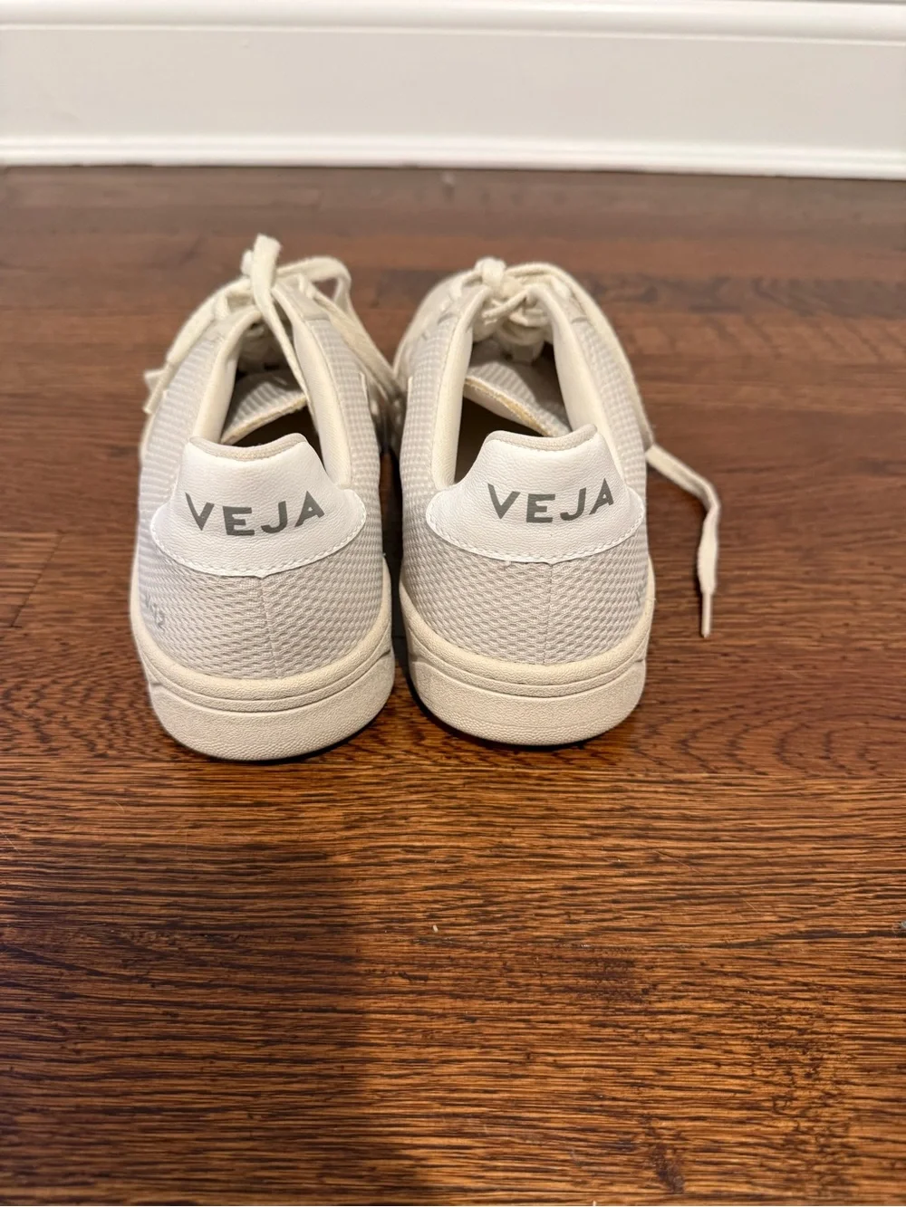 Veja Cream Lace-Up Low-Top Sneakers